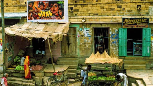 Jailsalmer, Rajasthan, India, taken in 1989. Shot on a Pentax Spotmatic and 50mm 1.4 Takumar lens. 35mm Kodak Gold 100 film.
www.benhowe.co.nz
#rajasthan #india #Jailsalmer #analog #kodak #pentaxspotmatic #film #35mmfilmphotography #travel #market