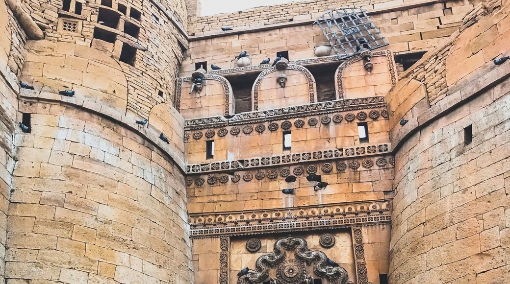 #InStone
Entering the Sonar Kella/Golden Fortress of Jaisalmer. Its a one of the forts where still families of different castes in Rajasthan lives in small homes and their main source of livelihood is handicrafts and hotels and tourism. Almost every other home has been converted to small rooftop hotels. For us Bengalis, visiting the Sonar Kella at least once in life is a child's dream come true. Each and every resident in this Kila and tour guides appreciates the fact that the tourism surrounding this Fort and rather whole of Jaisalmer boomed only after 1974, after the timeless movie 'Sonar Kella' by the world renowned and late Bengali director
Satyajit Ray. The more reason why I said, its a dream come true for every Bengali to be here as we've grown up watching this movie and still enjoy it time and again. Such majestic and gorgeous is the fort filled with heartwarming souls. We shall be back again.❤️ #goldenfortress #sonarkella #jaisalmer #rajasthandiaries
