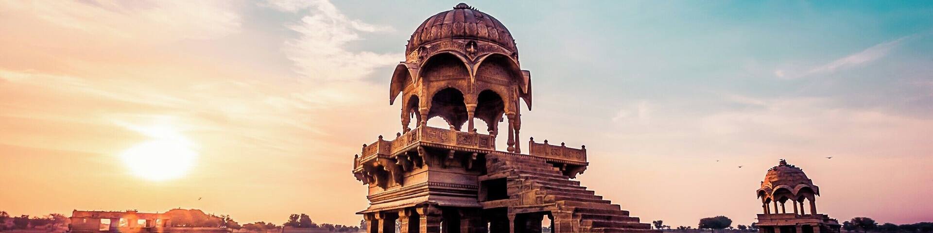 Gadisar Lake is the best place to be in Jaisalmer at sunrise. It was once the only source of water in Jaiselmar, build by the first ruler Raja Rawal Jaisal. #StunningStructures in India.