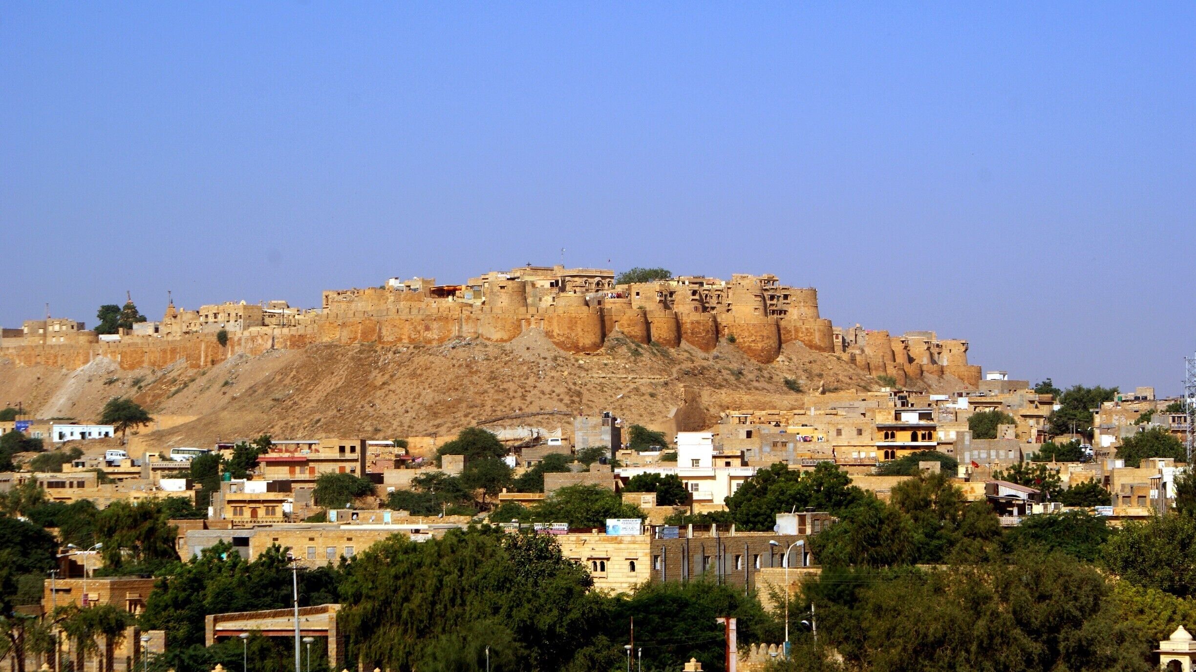 The stunning sandcastle in the desert, the Jaisalmer Fort in India.