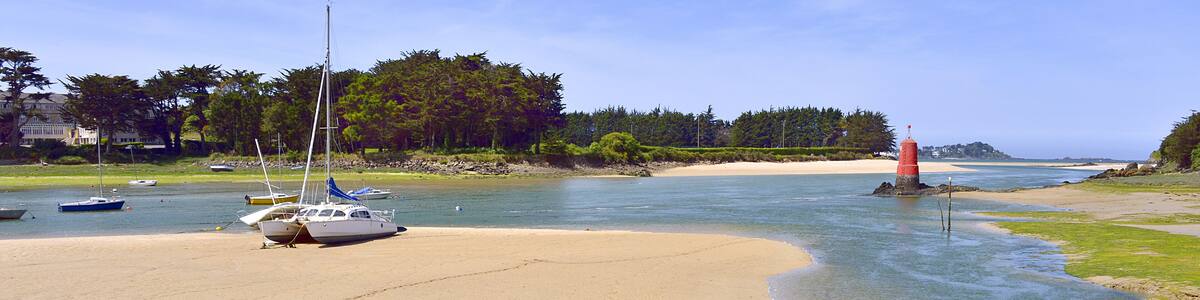 Beach in low tide with boats at Locquirec