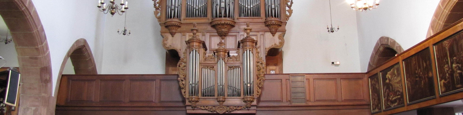 This object is classé Monument Historique in the base Palissy, database of the French furniture patrimony of the French ministry of culture, under the references PM67000998, IM67013997 and buffet PM67000495 buffet.