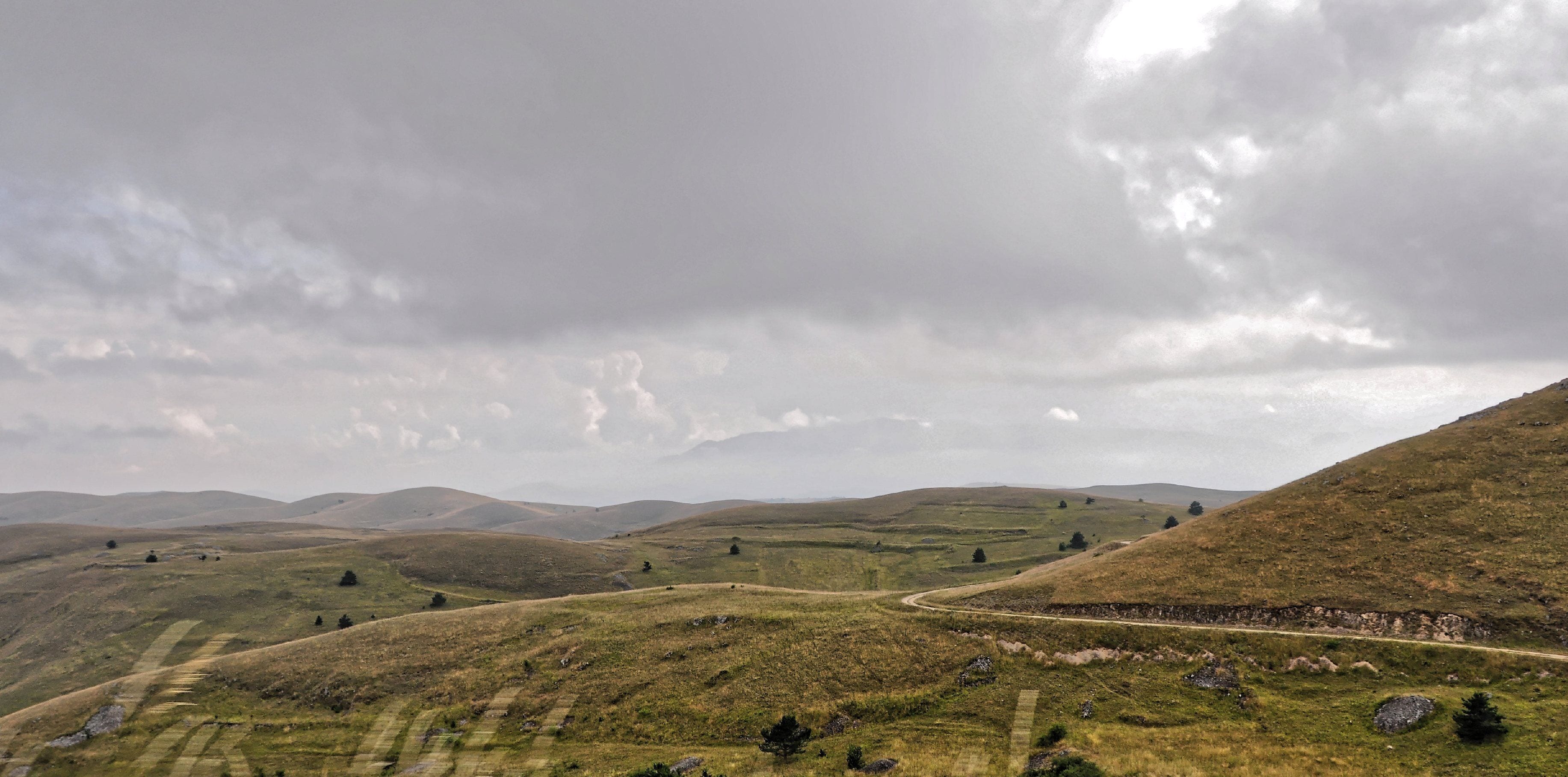Campo Imperatore 2013 Dieses Foto entstand in Zusammenarbeit mit Stadtbesichtigungen.de Die Seiten Stadtbesichtigungen.de, der dazugehörige Reise Blog sowie die Facebookseite: Stadtbesichtigungen Rom dürfen dieses Bild für Ihre Veröffentlichungen ohne den Hinweis auf Wikipedia, Commons bzw der Lizenz verwenden. Die Verantwortlichen habe von mir (Ra Boe) die Originaldaten zur freien Verfügung übermittelt bekommen.