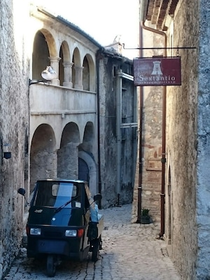 Un borgo storico rinato grazie adbun progetto di albergo diffuso, Santo Stefano di Sessanio #sextantio #turismo #Abruzzo