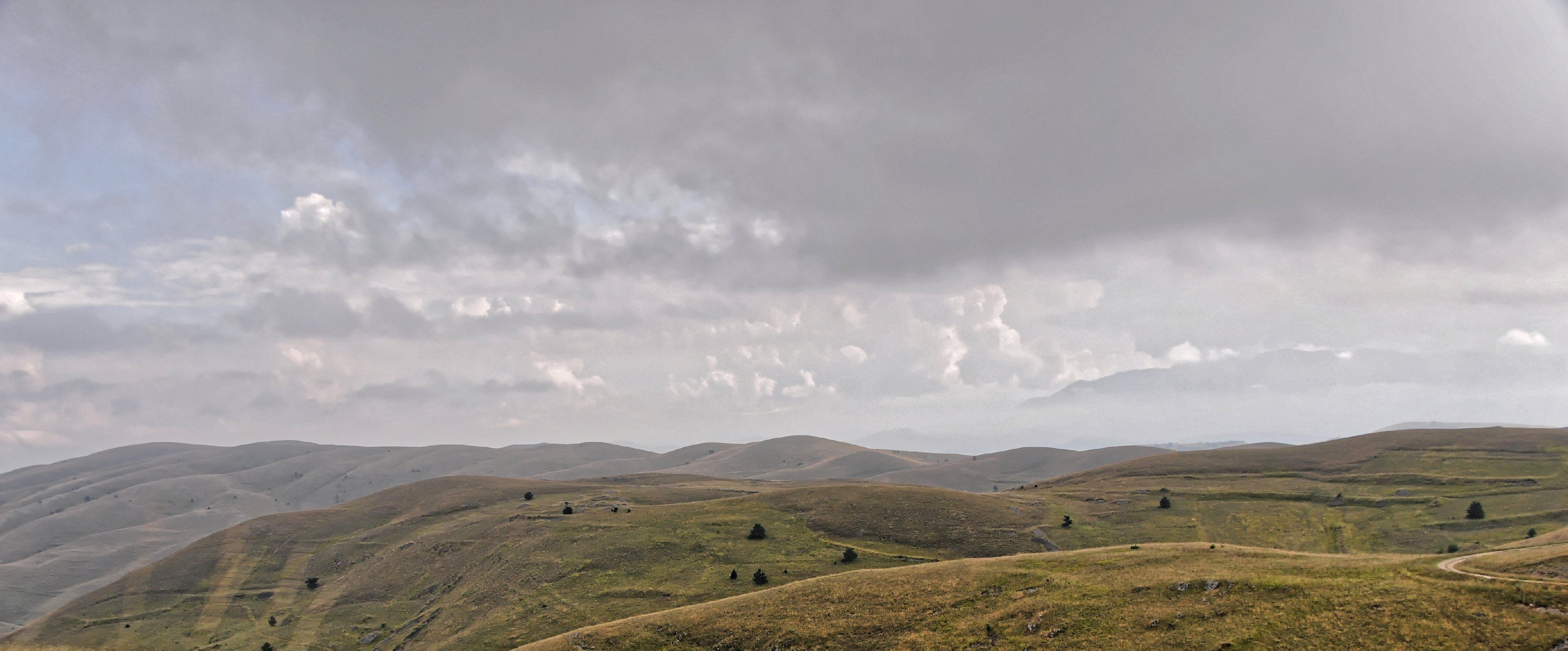 Campo Imperatore 2013 Dieses Foto entstand in Zusammenarbeit mit Stadtbesichtigungen.de Die Seiten Stadtbesichtigungen.de, der dazugehörige Reise Blog sowie die Facebookseite: Stadtbesichtigungen Rom dürfen dieses Bild für Ihre Veröffentlichungen ohne den Hinweis auf Wikipedia, Commons bzw der Lizenz verwenden. Die Verantwortlichen habe von mir (Ra Boe) die Originaldaten zur freien Verfügung übermittelt bekommen.