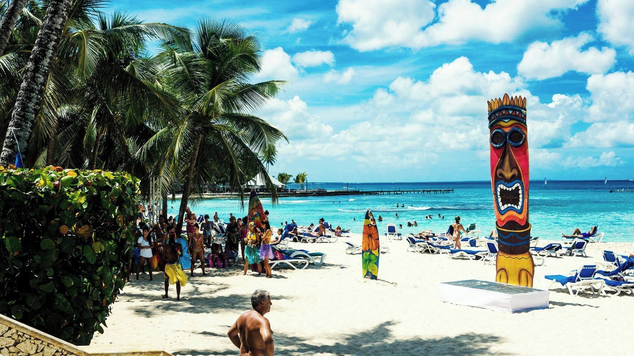 #Nature #LifeAtExpedia

Nature created this amazingly beautiful beach in the Dominican Republic. For some reason less known or popular then Punta Cana, Bayahibe is even more breathtaking I believe. Just looking at its beauty made me want to stay forever. Additionally, natural coral reefs can be found here, so you can enjoy snorkeling right off the beach of Viva Wyndham Dominicus beach. I miss you Dominican Republic. So much.