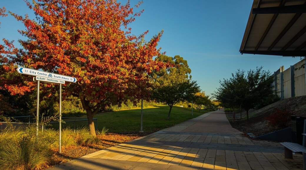 East Albury which includes a garden and signage