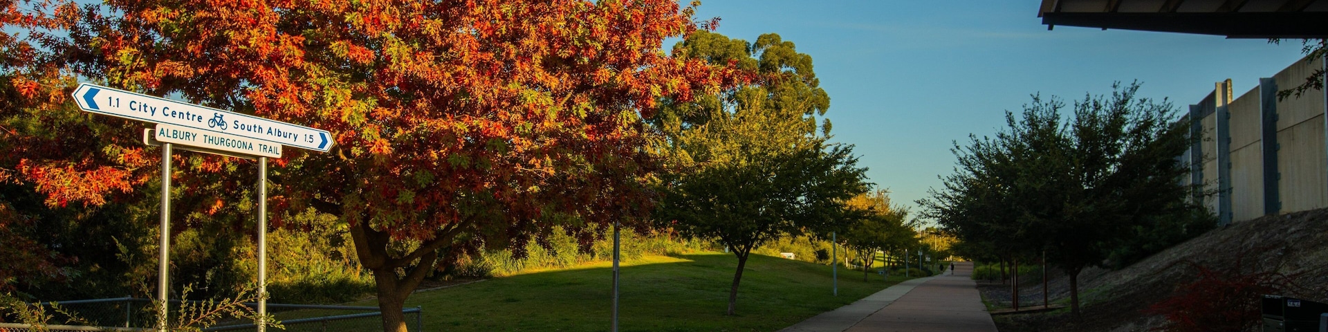 East Albury which includes a garden and signage