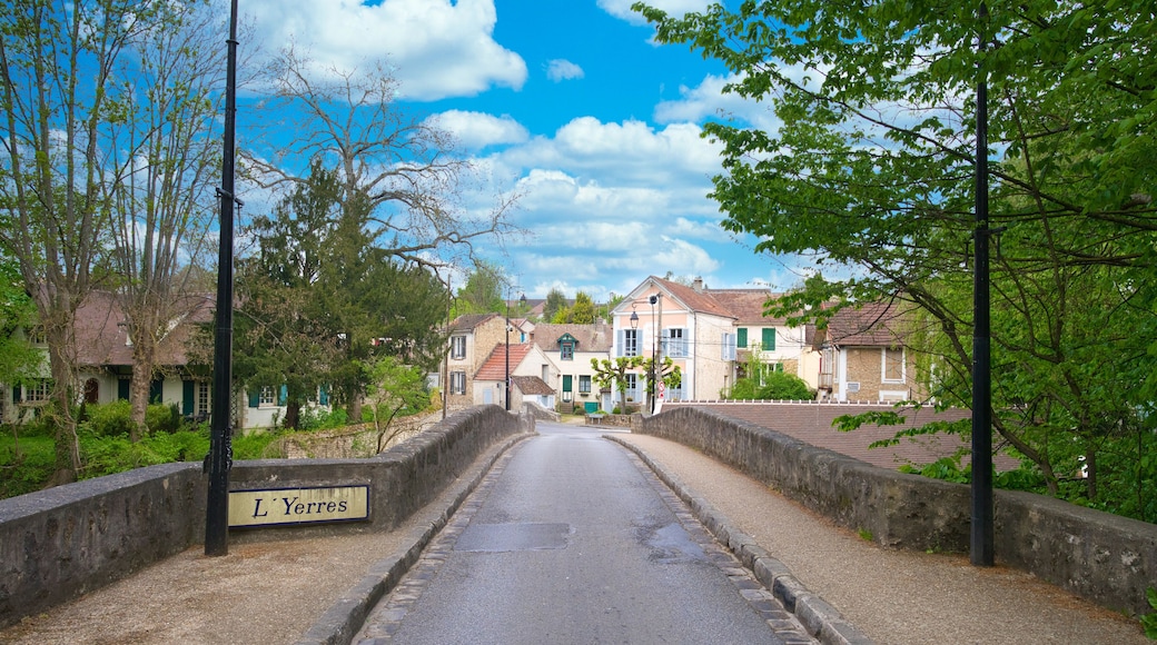 Bridge Road on Yerres River, France