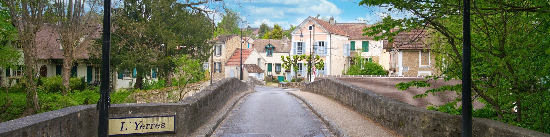 Bridge Road on Yerres River, France