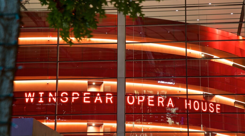 ATT Performing Arts Center og byder på skiltning