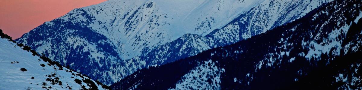 Font-Romeu-Odeillo-Via das einen Sonnenuntergang, Berge und Schnee