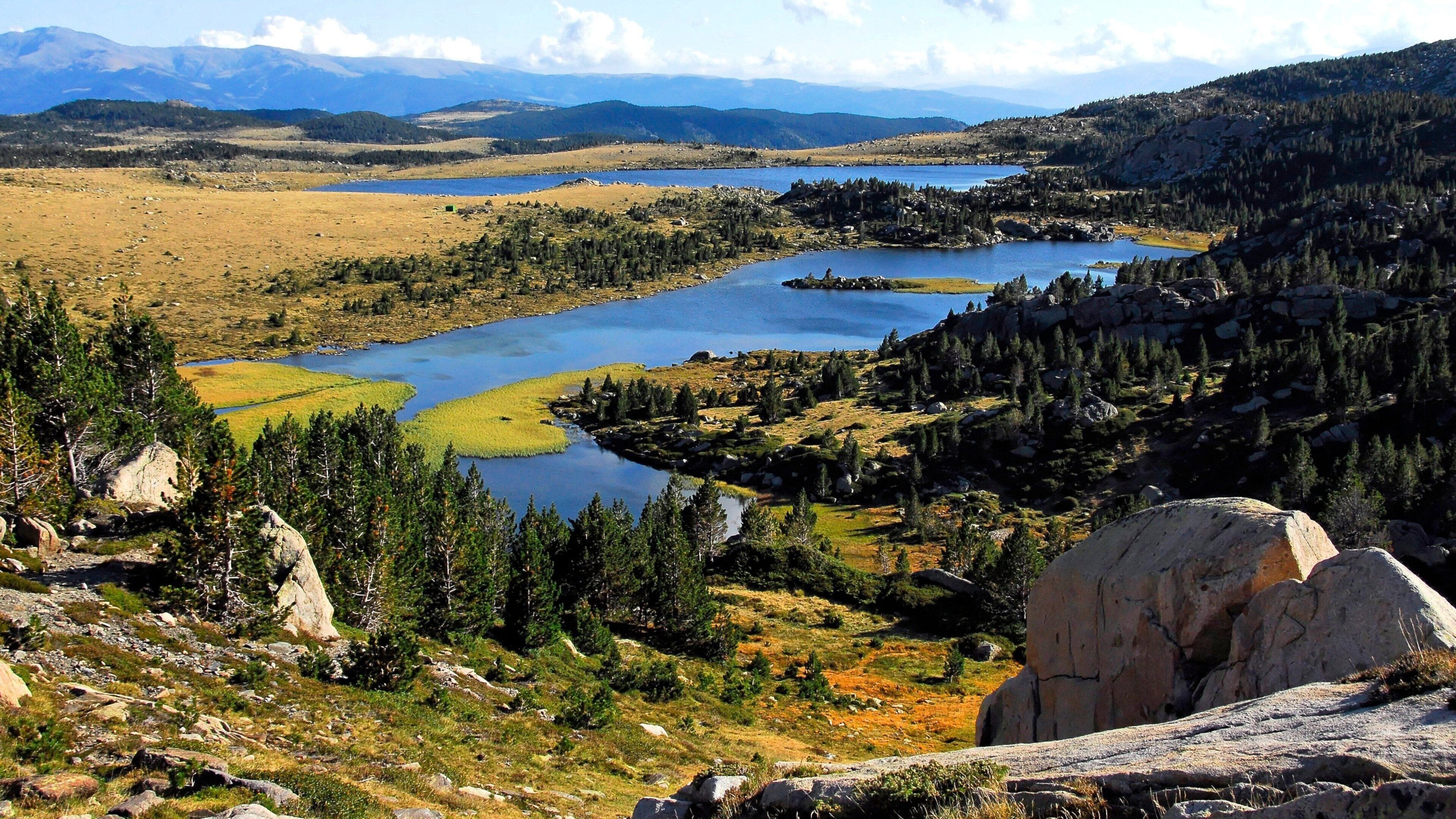 Font-Romeu-Odeillo-Via mit einem Landschaften und See oder Wasserstelle