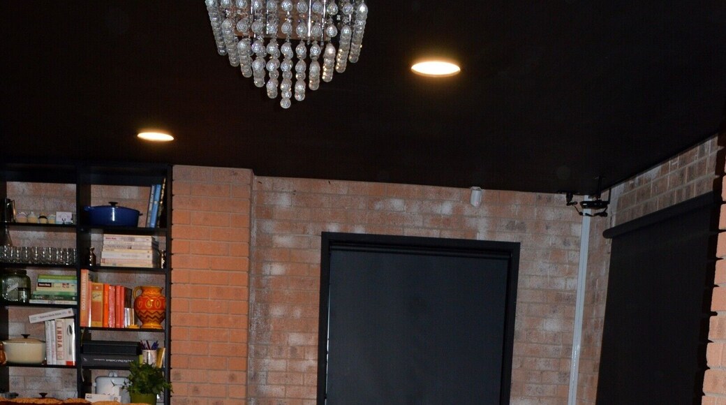 We all know her from the 1st Season of Masterchef Australia... Now you can join Julie Goodwin at her new cooking school located on the Central Coast in NSW. - Brilliant. Perfect place for a Christmas Party.
Head to my blog on facebook to read all about my experiences> www.facebook.com/4pairsofItchyFeet