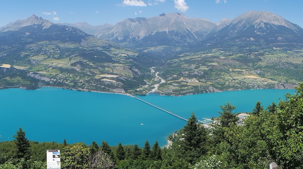 Le lac Serre Poncon, depuis le belvédère Pierre Arnoux