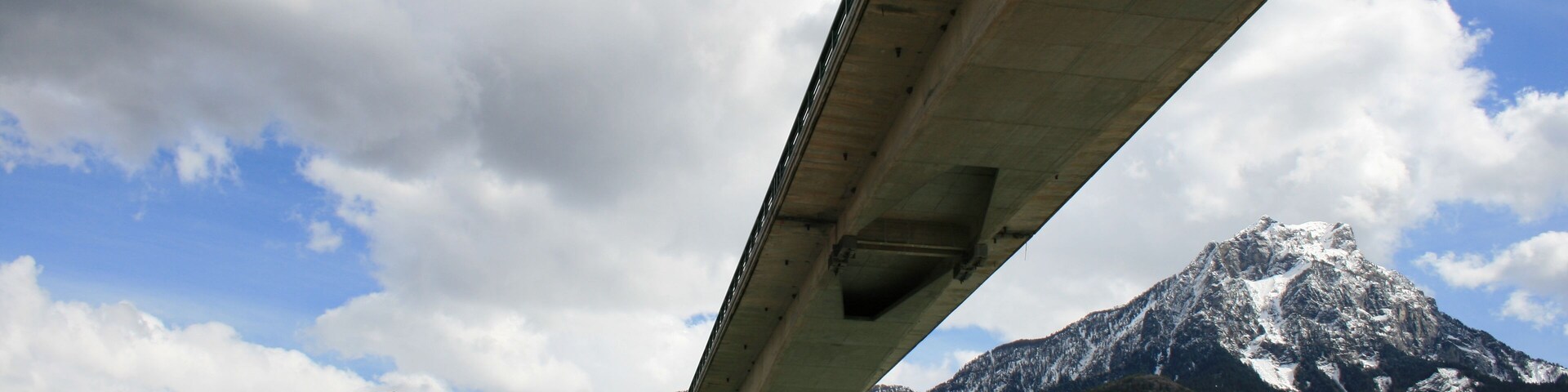 Le Grand Morgon et le pont de Savines