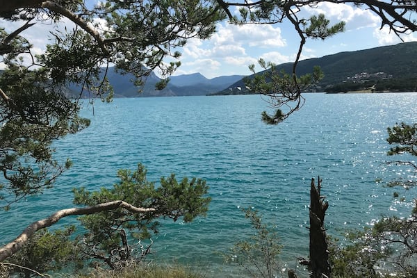 A small island in the lake đ