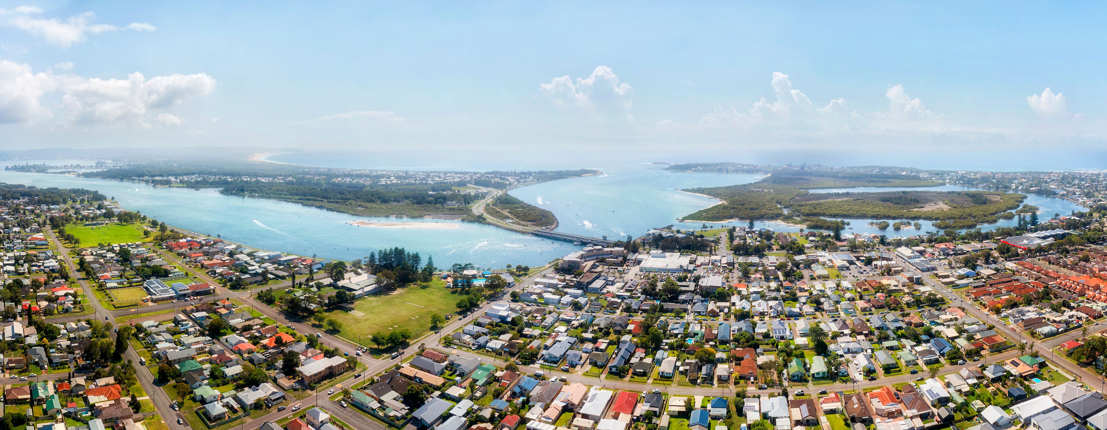 D Swansea town to sea close pan