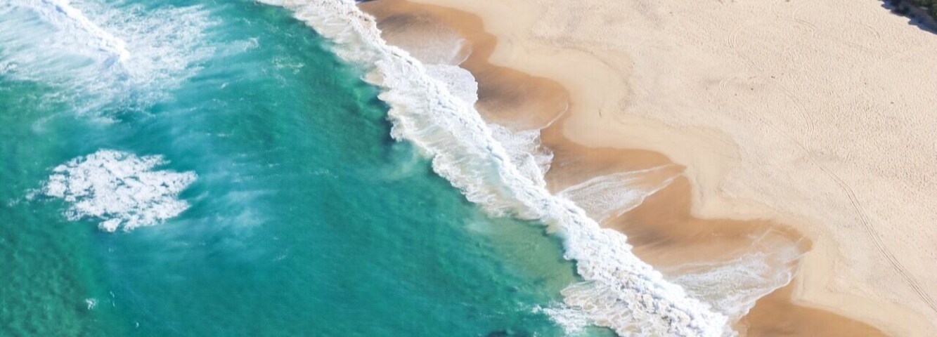 I recently took to the air to fly over my beautiful hometown, Newcastle 🚁 I love where I am from but oh my goodness seeing it from above made me fall in love with it even more!