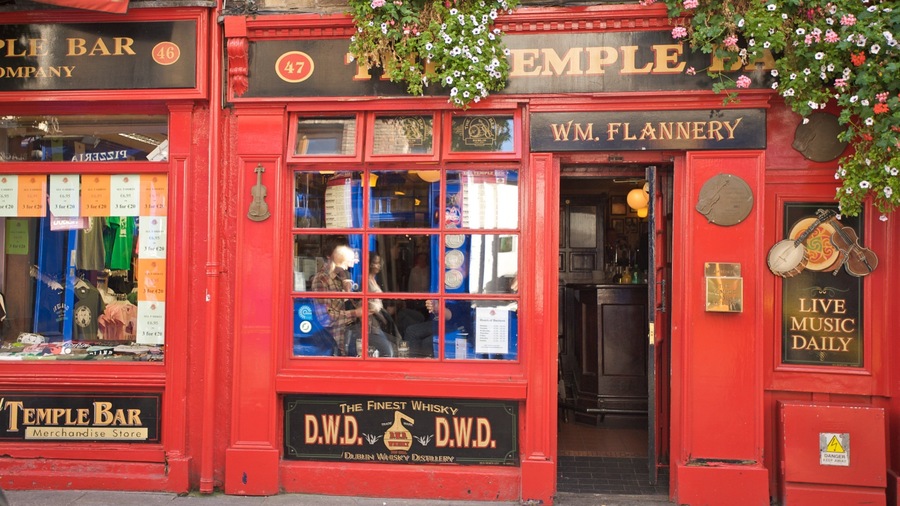 Dublin showing a bar and signage