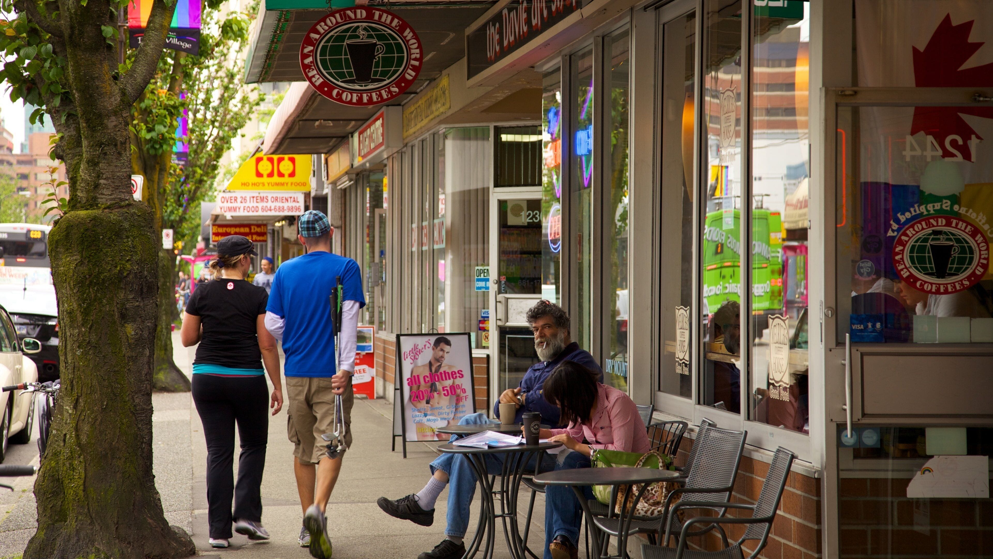 West End ofreciendo comer al aire libre, una ciudad y escenas urbanas