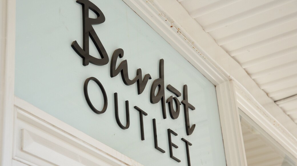 Bridge Road qui includes signalisation