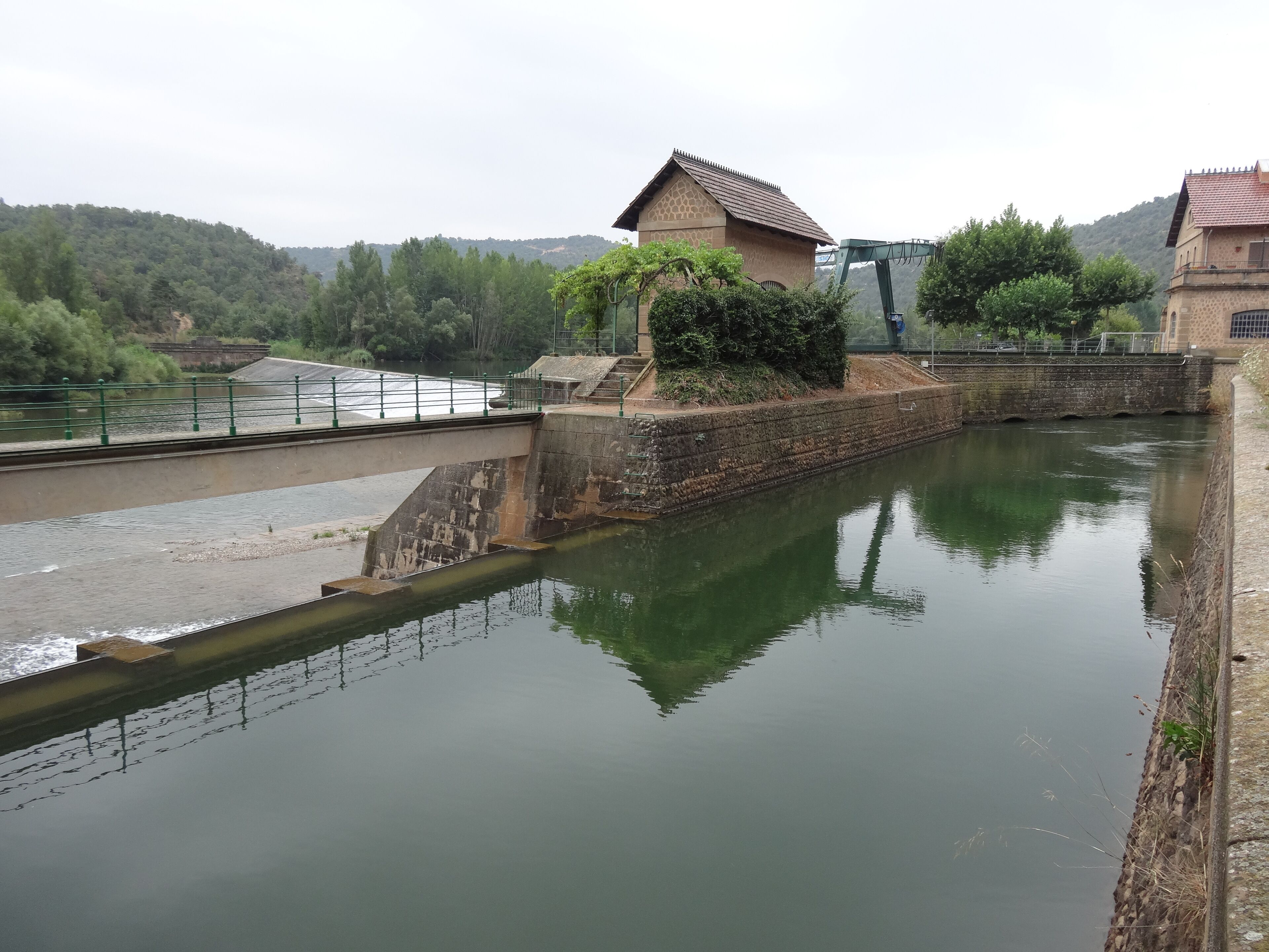 Presa a l'inici del Canal d'Urgell