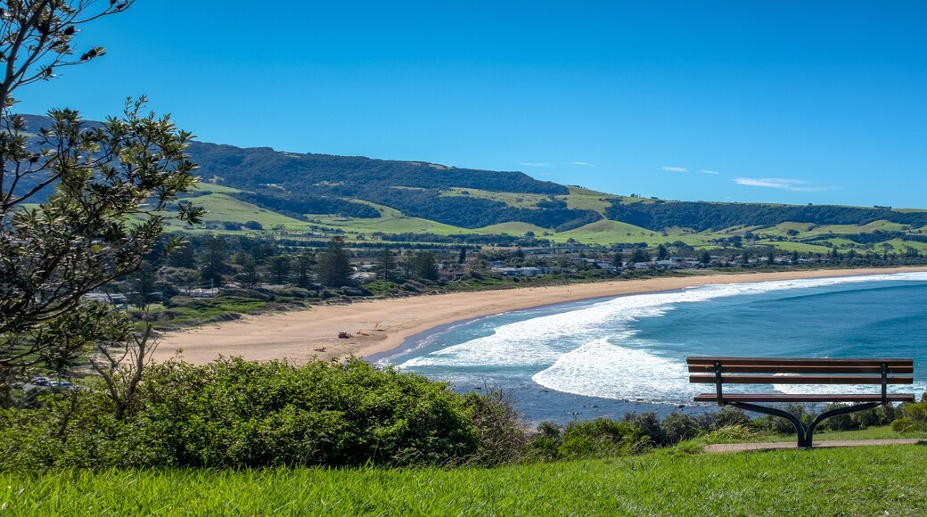 A restful bench with a panoramic view of Werri Beach, Gerringong, New South Wales, NSW, Australia