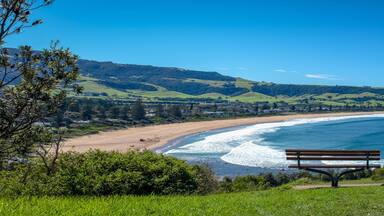 A restful bench with a panoramic view of Werri Beach, Gerringong, New South Wales, NSW, Australia