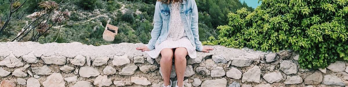 El Castell de Guadalest is a beautiful Valencian town located in a mountainous area in the province of Alicante. You can either get here by car or take a bus from Benidorm. The old castle is located at the top of the mountain and offers a gorgeous view of the valley below. #AboveItAll