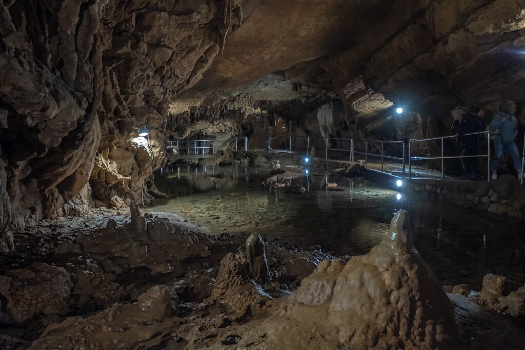 Passing through Fuzine we discovered this little cave with some interesting features.