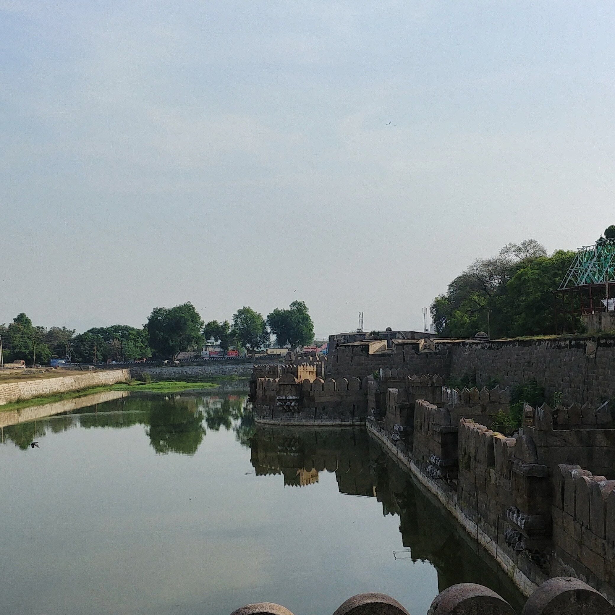 vellore fort built in the year 1566 by vijayanagar dynasty ..surrounded by water, its 133 acres , architecture 