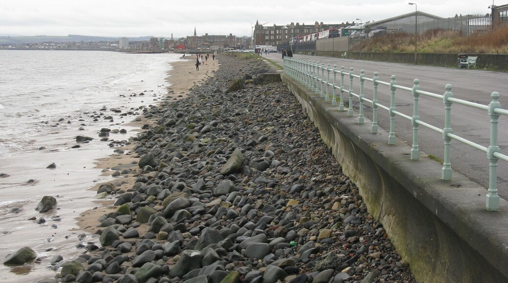 The view south down the beach and promenade in Portobello. The big shed on the right is the end of Marine garage of Lothian Buses.