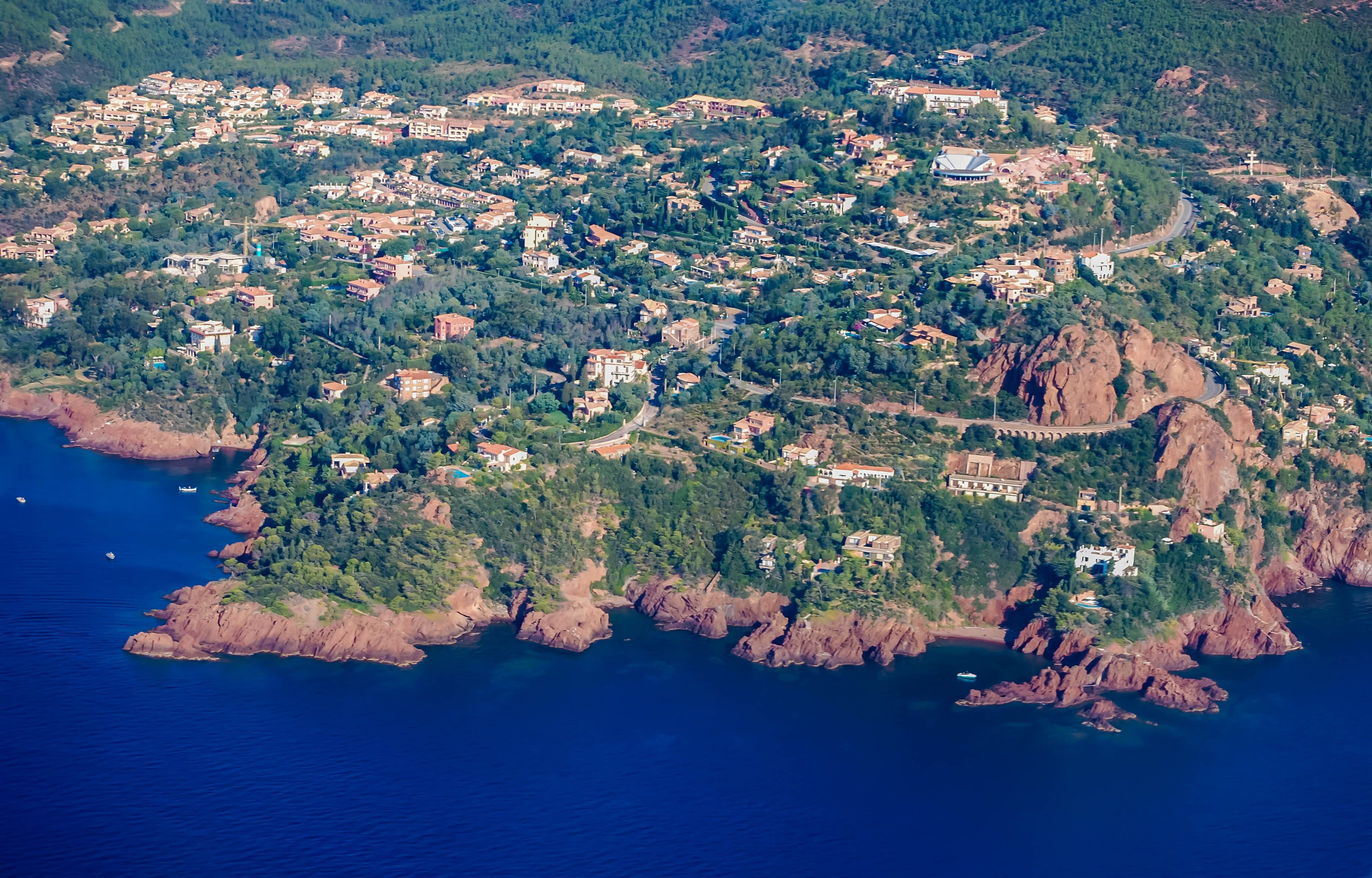 Vue aérienne des côtes de la côte-d'azur, Paca, France.