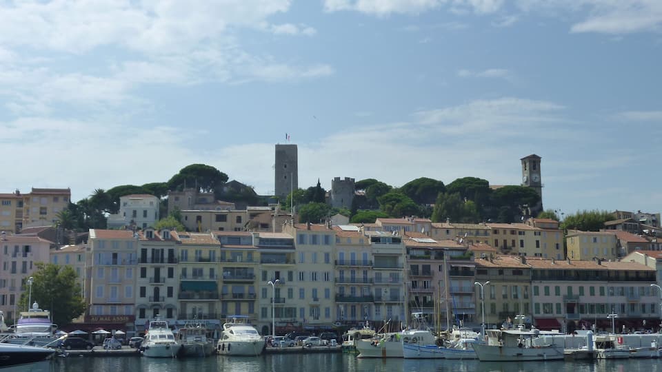 This building is classé au titre des Monuments Historiques. It is indexed in the Base Mérimée, a database of architectural heritage maintained by the French Ministry of Culture, under the reference PA00080689 .
