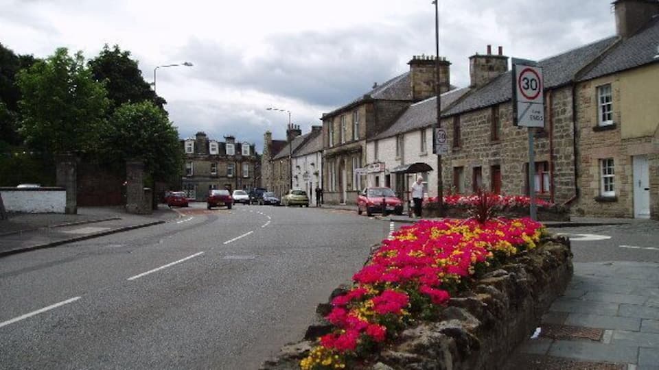 Mid Calder. This village is one of the most attractive villages in west Lothian despite being very close to the new town of Livingston. It was very much shaped by the droving of Cattle from the markets at Falkirk and Creiff south over the Pentlands to West Linton. The drove roads would converge here. The town was also on the Turnpike road between Edinburgh and Glasgow.