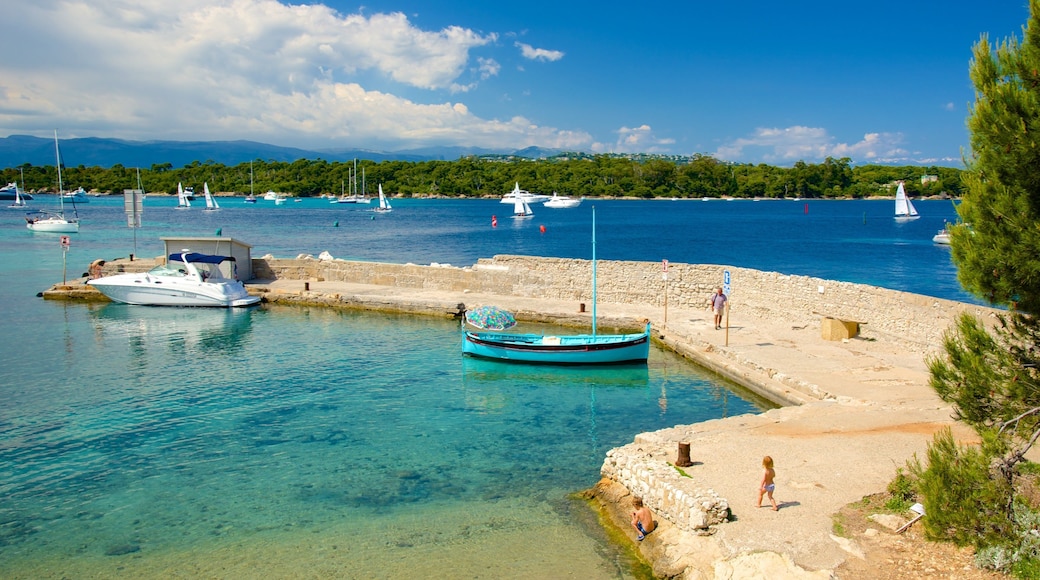 Ile Saint-Honorat which includes a bay or harbor