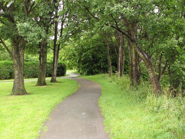 Water of Leith walkway, Balgreen. A choice of routes as the path emerges at Balgreen.