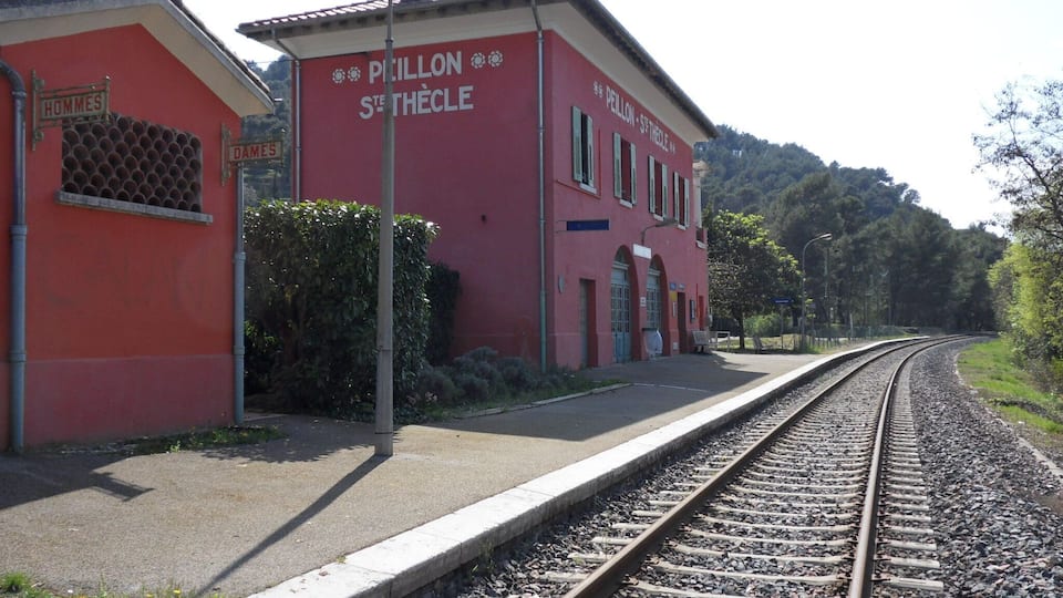 Gare de Peillon-Sainte-Thècle sur la Ligne de Nice à Breil-sur-Roya.