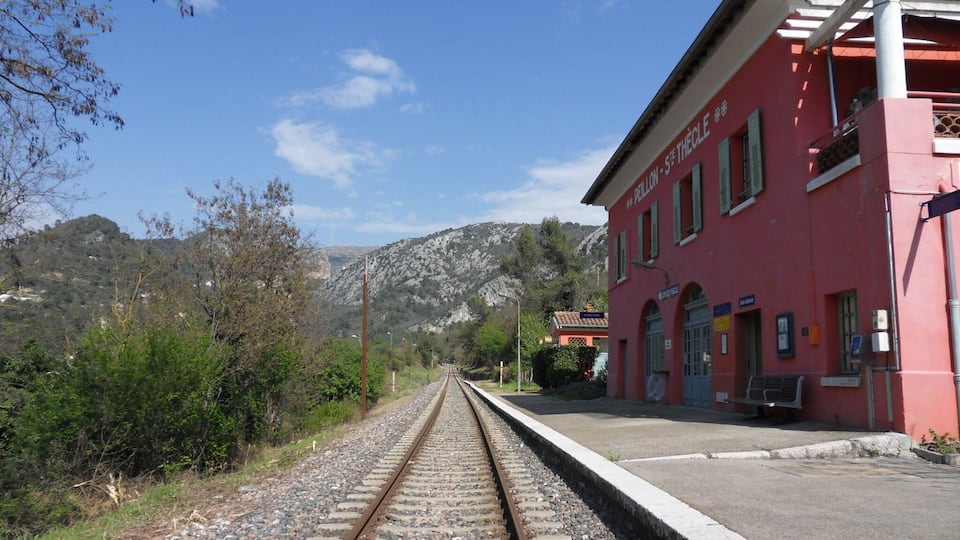 Gare de Peillon-Sainte-Thècle sur la Ligne de Nice à Breil-sur-Roya.