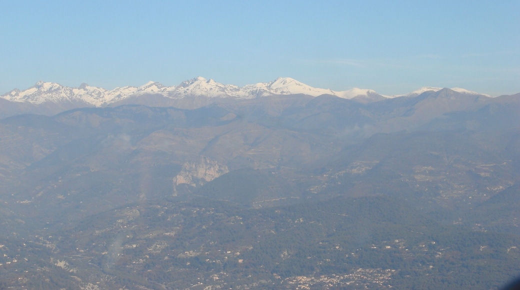 Aerial tour of the Cote d'Azur