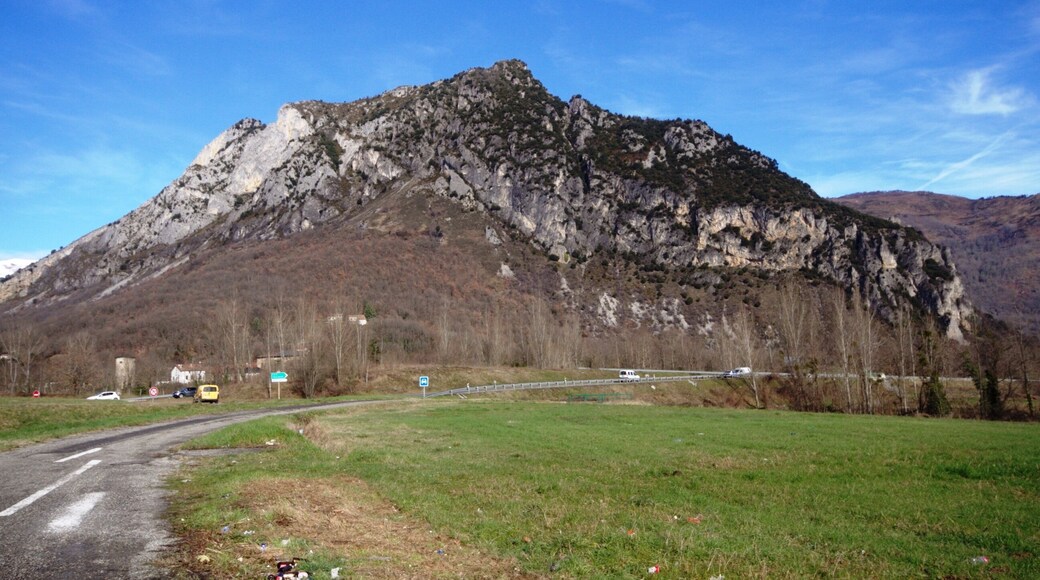 Roc de Sedour and E9 road, Tarascon-sur-Ariège in the Ariège department of Midi-Pyrénées, France. The layers of sedimentary rock are of Jurassic and Cretaceous age.