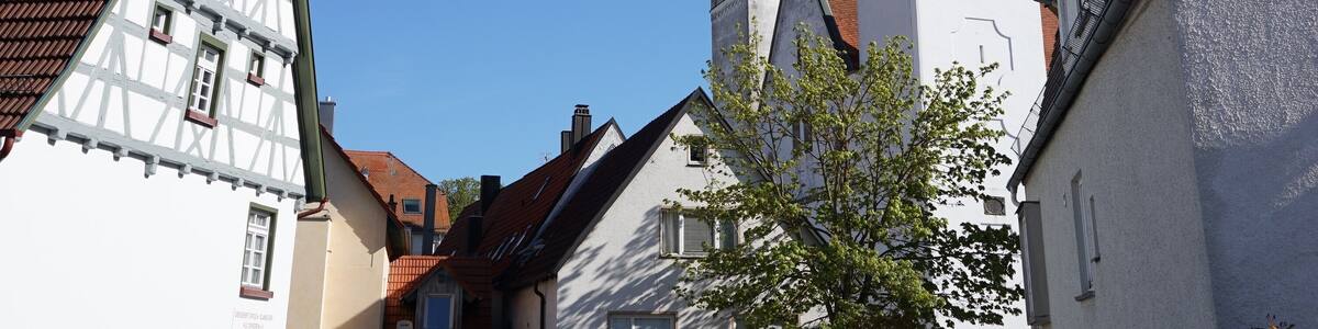 Stadtbild Giengen an der Brenz mit Kirchtürmen der Stadtkirche
