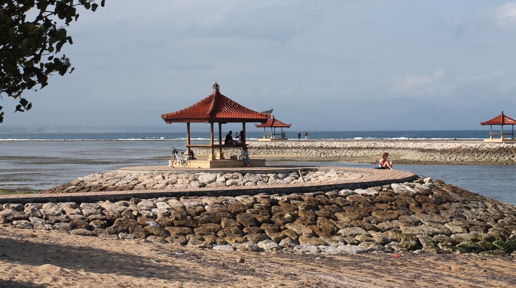 Eastern Bali are the best scuba diving spots of the Island. And nice outdoor meditation area also