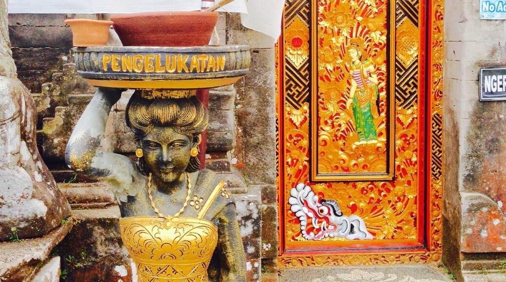 This is Daya Tarik Unlun Danu temple in Tabanan Candi Kuning
300,000 Rupiah to get in. The coffee shop was not very good- but the views were amazing :)