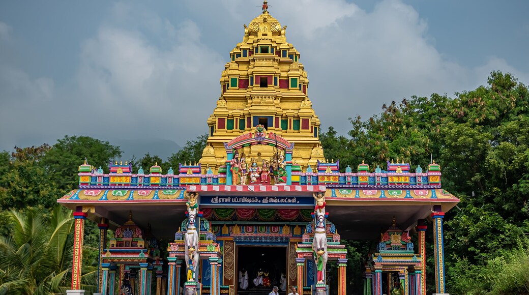 1008 Shiva Temple Salem, Tamil Nadu, India. Hindu temple complex dedicated to Shiva, with 1008 identical Nandi statue array over a hillside.