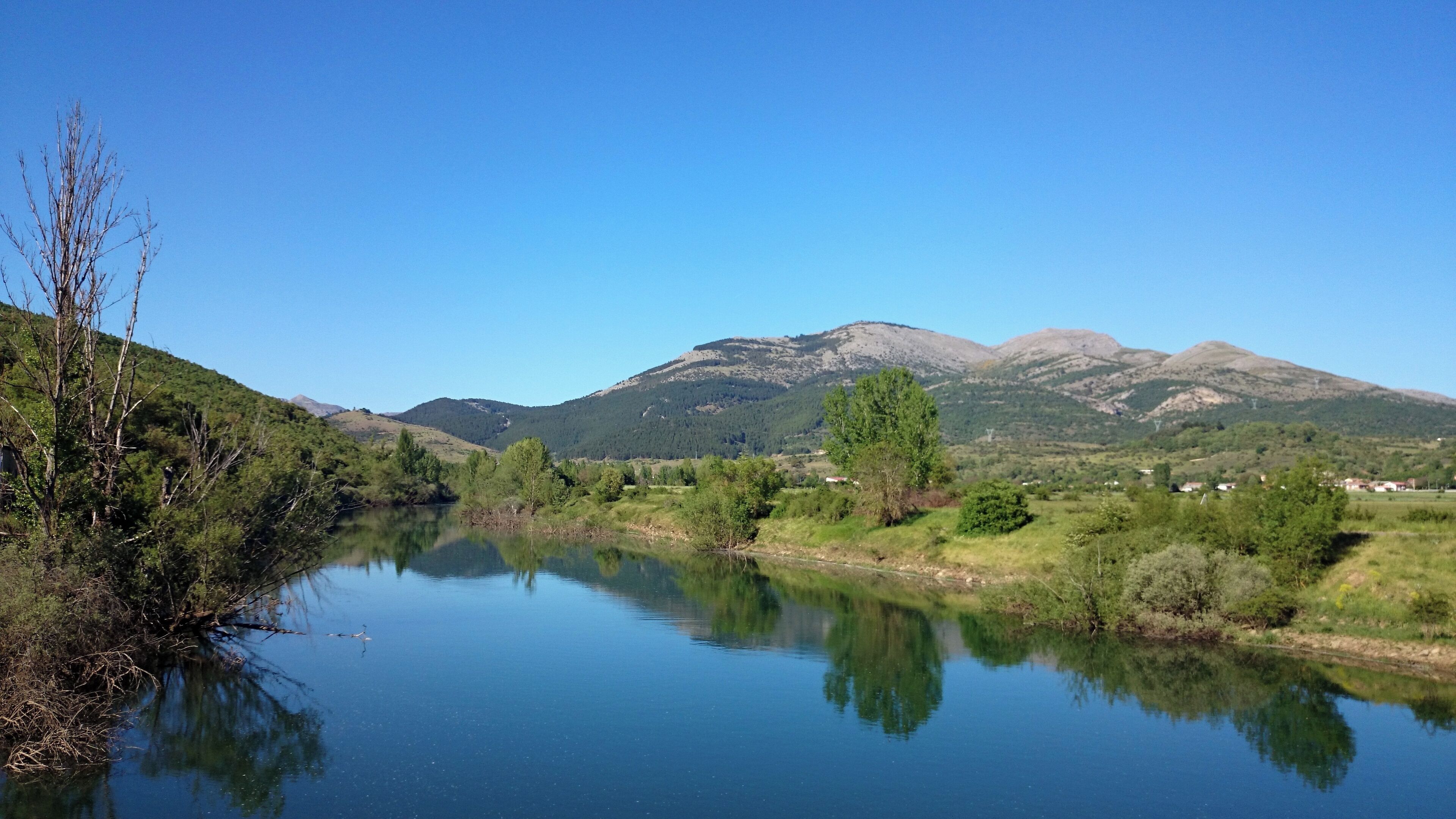 Río Esla aguas abajo de Cistierna