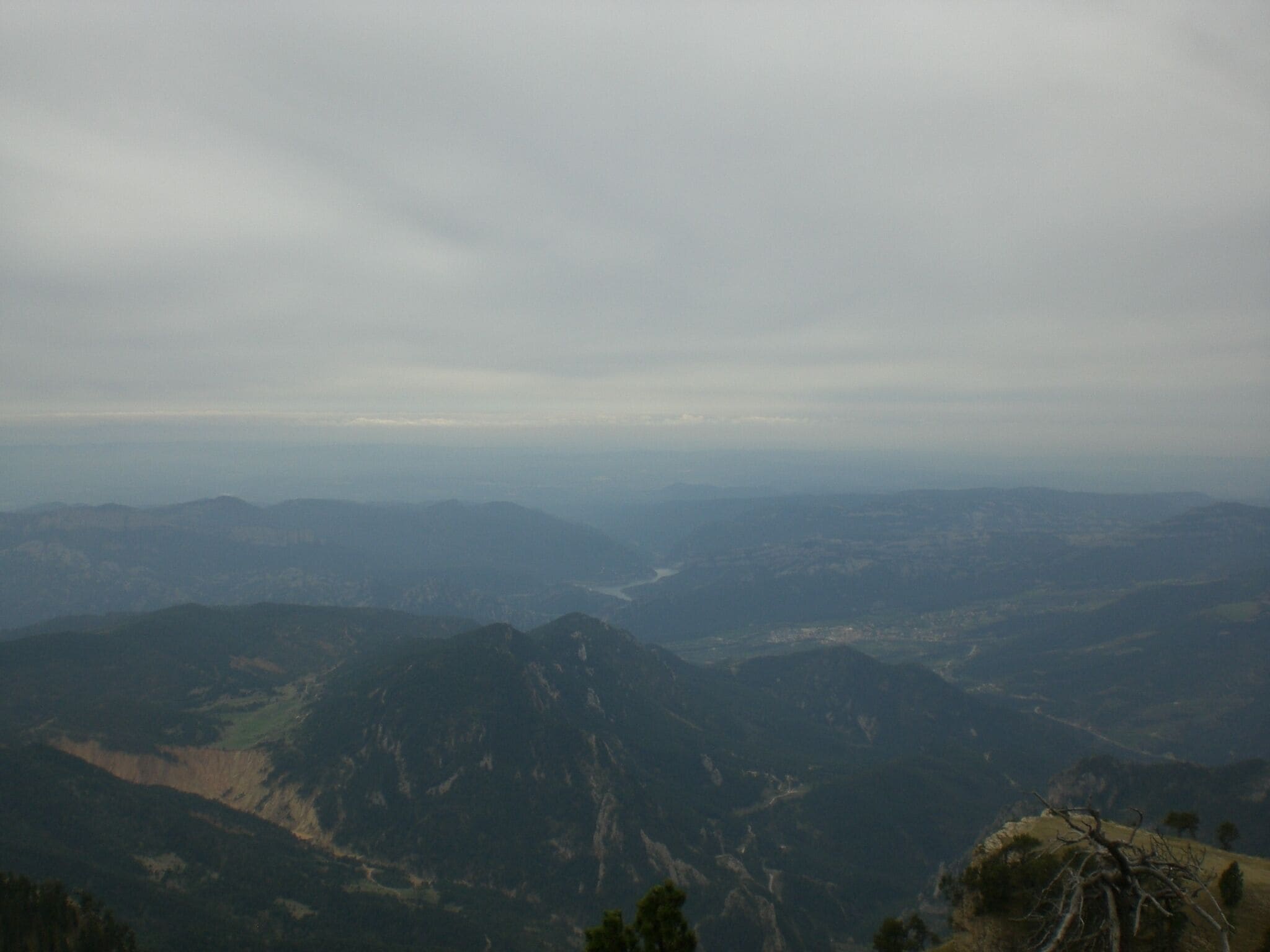 Vistes al sud des del Cap d'Urdet (abril 2011)
