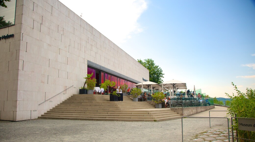 Musée d\'art contemporain Mönchsberg mettant en vedette architecture moderne