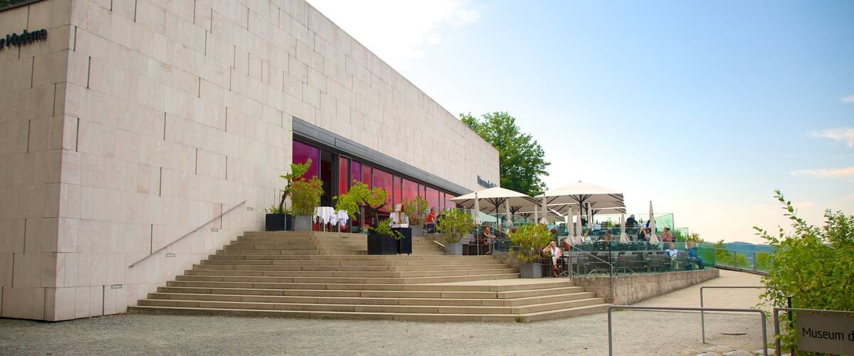Museo de Arte Moderno Mönchsberg que incluye arquitectura moderna
